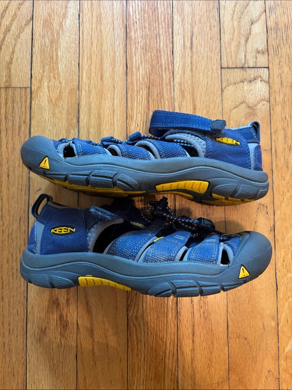 Keen sturdy closed